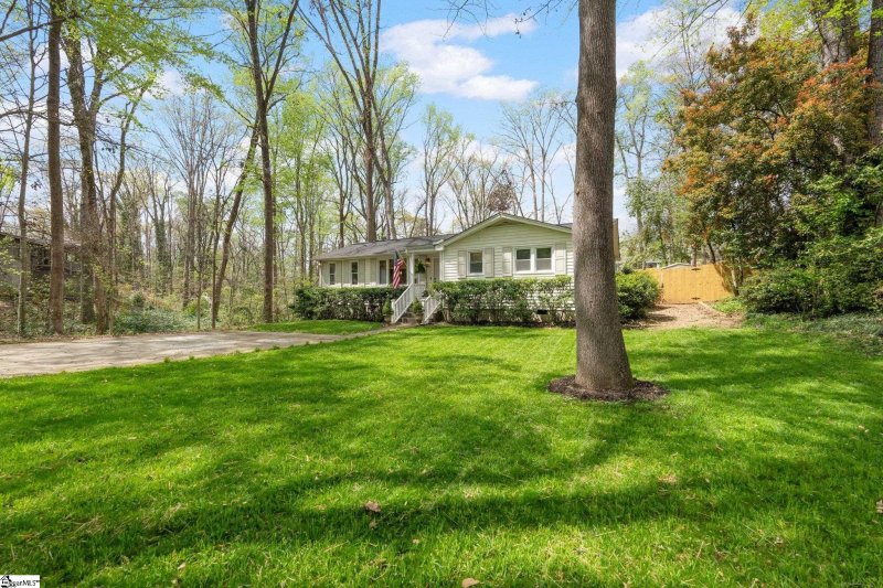 Property image 3 at 10 Nottingham Road, Greenville, SC 29607