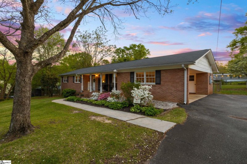 Property image 2 at 26 Pine Ridge Drive, Greenville, SC 29605