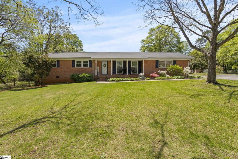 Property image 3 at 26 Pine Ridge Drive, Greenville, SC 29605