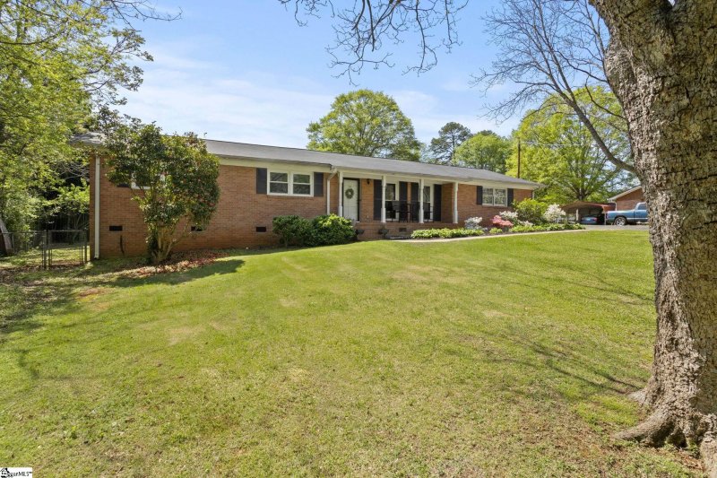 Property image 4 at 26 Pine Ridge Drive, Greenville, SC 29605