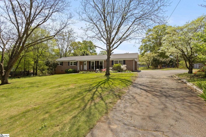 Property image 5 at 26 Pine Ridge Drive, Greenville, SC 29605