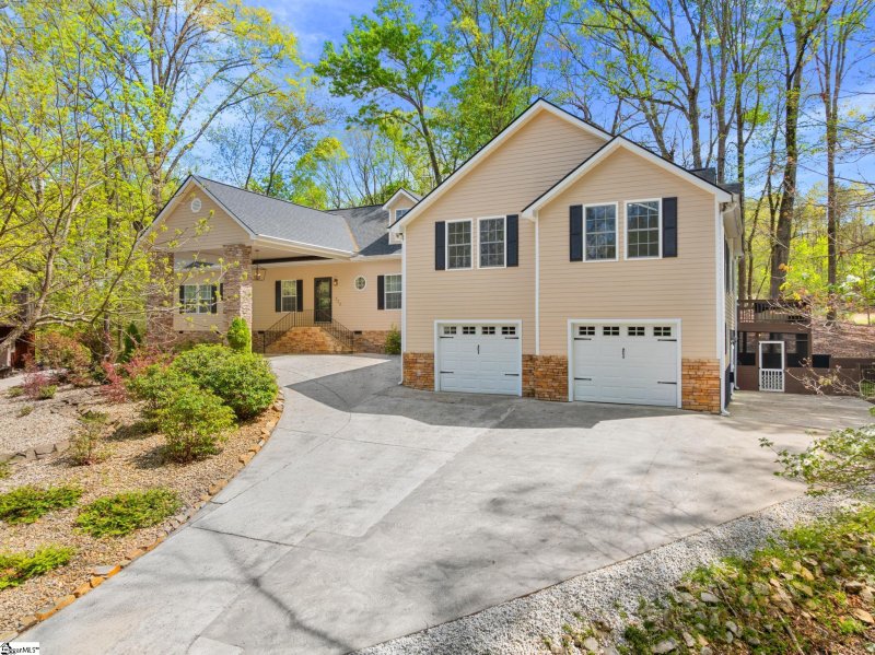 Property image 2 at 320 Nicklaus Road, Westminster, SC 29693-6431