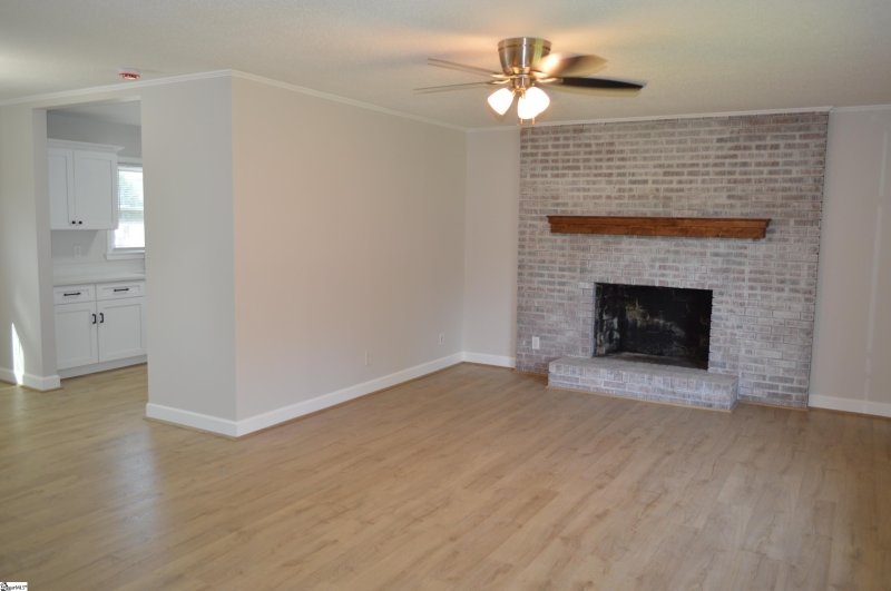 Property image 4 at 301 E Celestial Drive, Greer, SC 29651