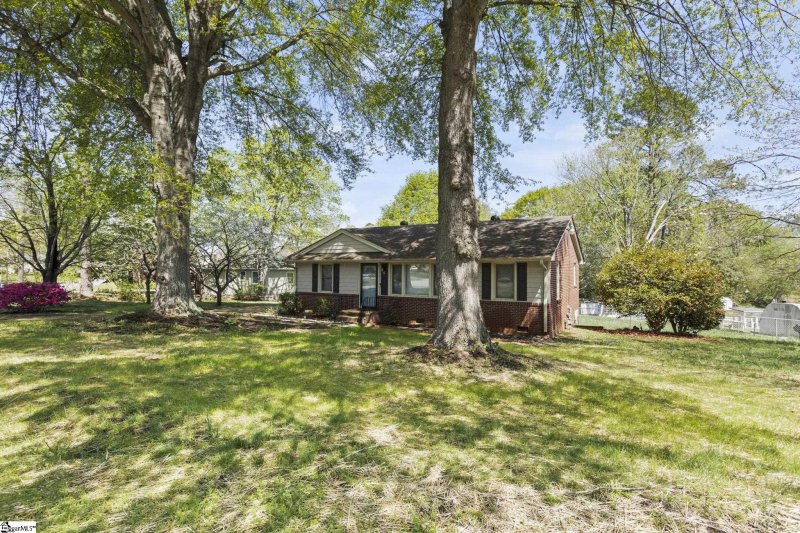 Property image 3 at 11 Derwood Circle, Greenville, SC 29617