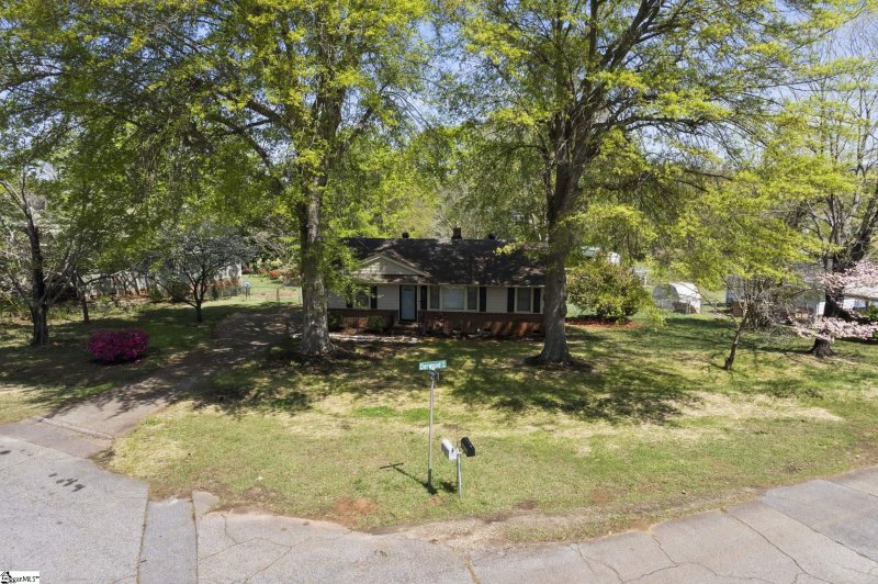 Property image 4 at 11 Derwood Circle, Greenville, SC 29617