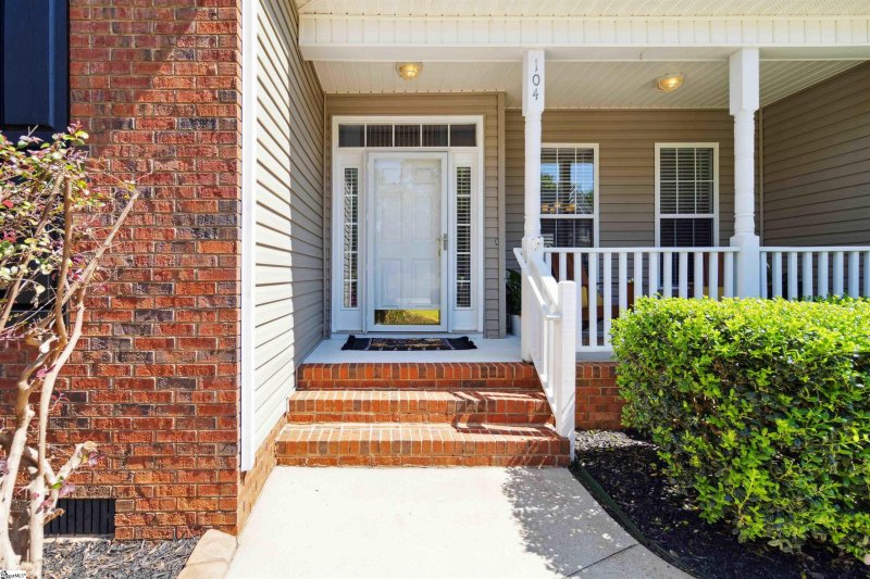 Property image 2 at 104 Netherland Lane, Simpsonville, SC 29681