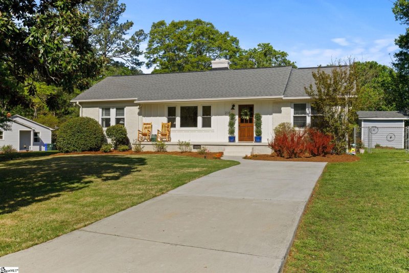 Property image 2 at 210 Willow Springs Drive, Greenville, SC 29607