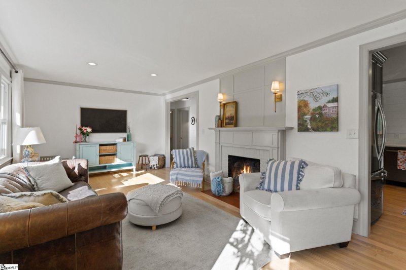 Property image 4 at 210 Willow Springs Drive, Greenville, SC 29607