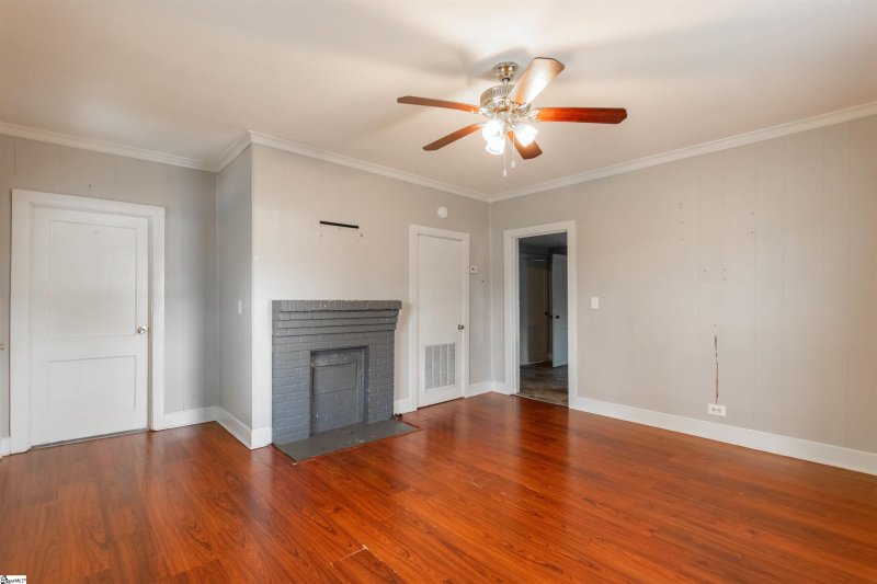 Property image 3 at 19 5th Street, Greer, SC 29651