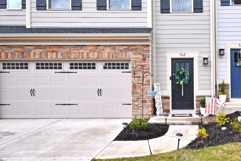 Property image 3 at 562 Martin Creek Drive, Simpsonville, SC 29680