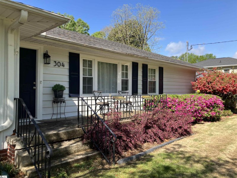 Property image 2 at 304 Elizabeth Drive, Greenville, SC 29615
