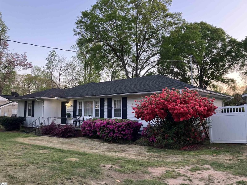 Property image 3 at 304 Elizabeth Drive, Greenville, SC 29615