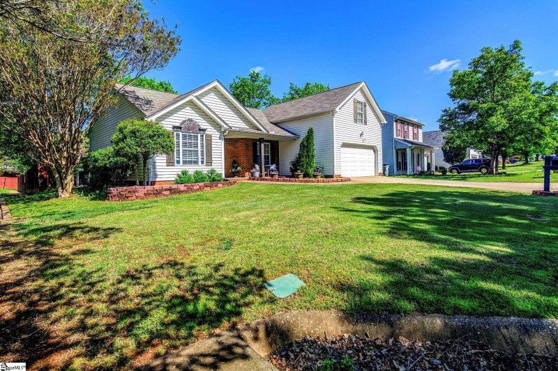 Property image 2 at 7 Brockmore Drive, Greenville, SC 29605-5953