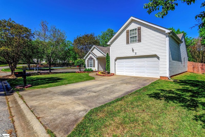 Property image 3 at 7 Brockmore Drive, Greenville, SC 29605-5953