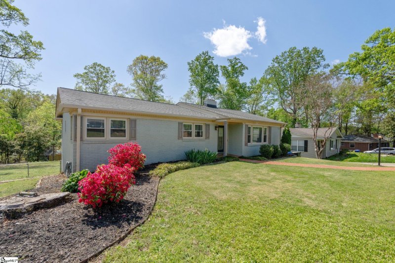 Property image 2 at 214 Azalea Court, Greenville, SC 29615