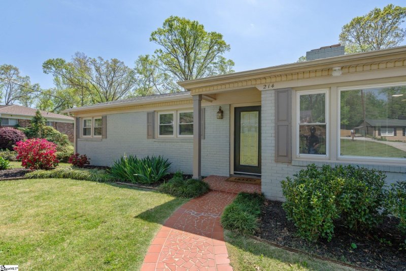 Property image 3 at 214 Azalea Court, Greenville, SC 29615