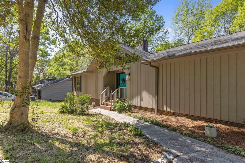 Property image 3 at 302 Sassafras Drive, Taylors, SC 29687