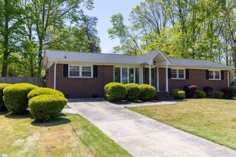 Property image 2 at 4 Strand Court, Taylors, SC 29687