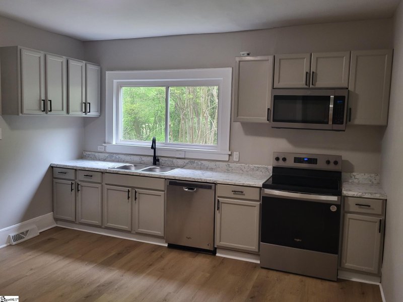 Property image 4 at 512 Spring Street, Greenville, SC 29611