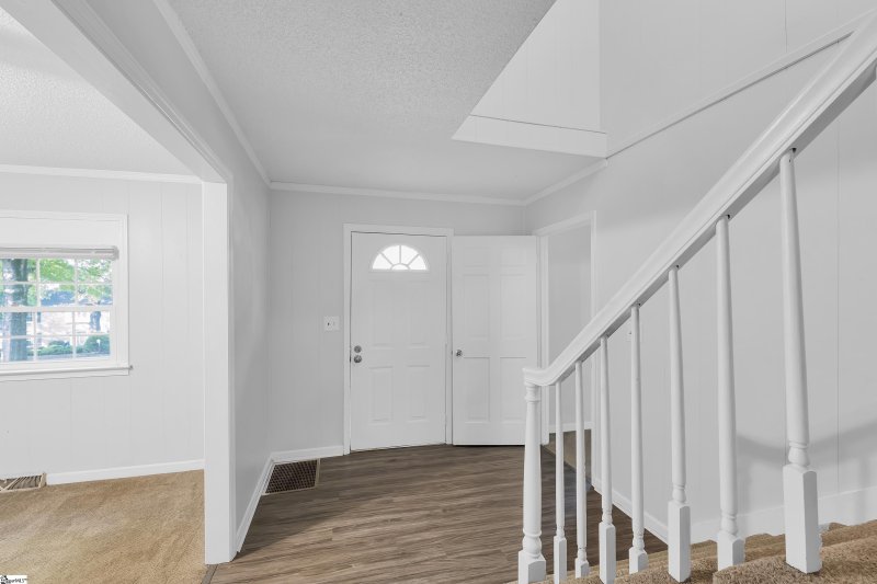 Property image 3 of 24 Dahlglen Avenue in Henderson Forest, Greenville, SC 29607