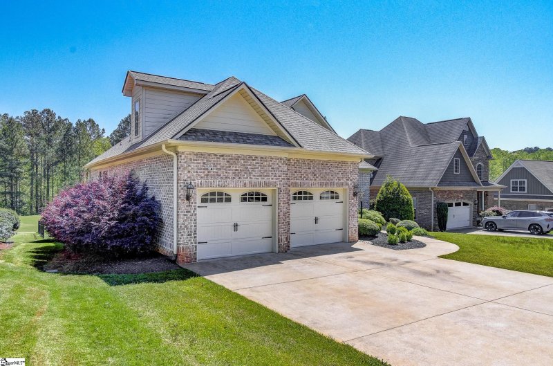 Property image 2 of 112 Bay Tree Court in Woodfin Ridge, Inman, SC 29349-5923