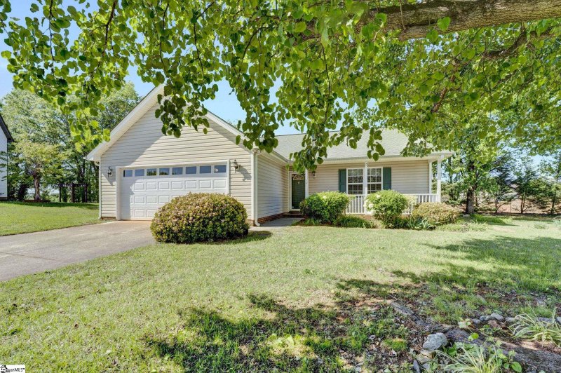 Property image 3 at 121 Meadow Hill Way, Taylors, SC 29687-5348