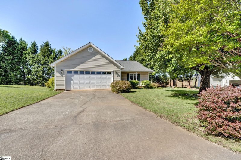 Property image 4 at 121 Meadow Hill Way, Taylors, SC 29687-5348