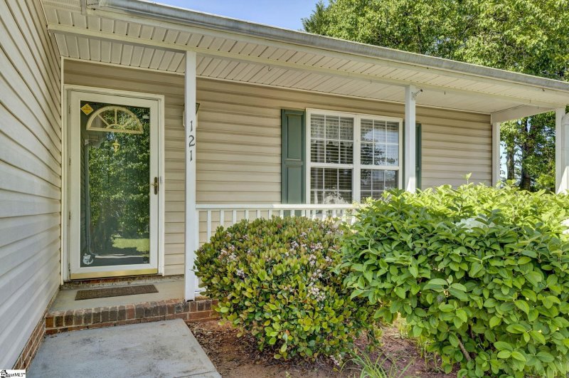 Property image 5 at 121 Meadow Hill Way, Taylors, SC 29687-5348