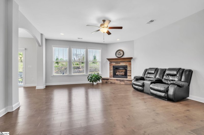 Property image 3 at 3 Bishop Lake Way, Taylors, SC 29687