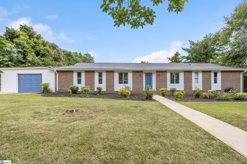 Colonial Acres, Simpsonville Community