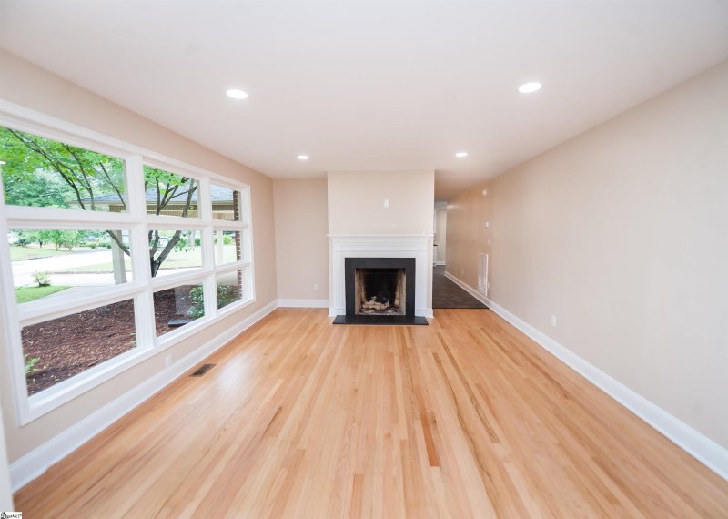 Property image 2 at 107 Kent Place, Spartanburg, SC 29307