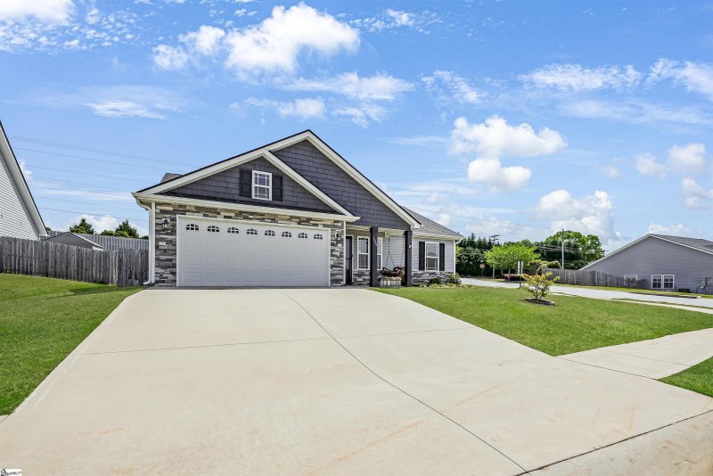 Property image 2 at 1000 Rosabella Lane, Greer, SC 29651