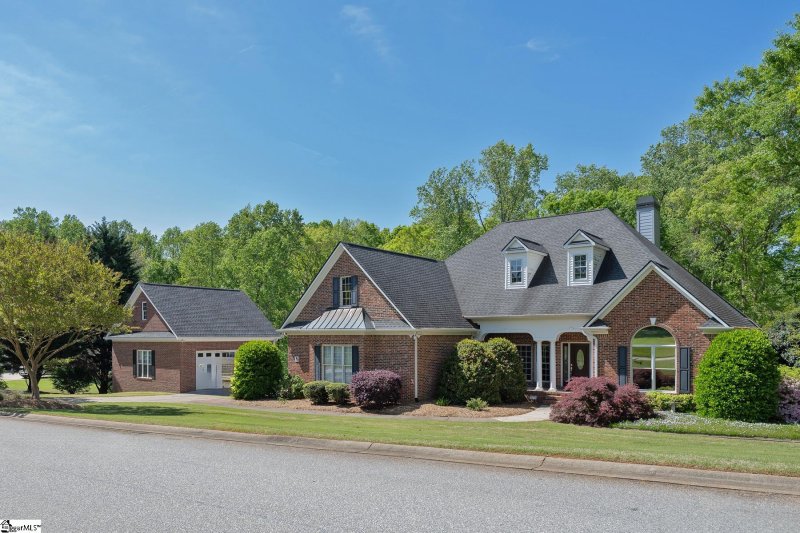 Property image 2 at 8 Bingham Way, Simpsonville, SC 29680