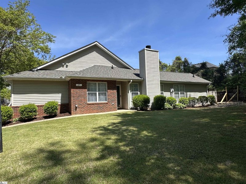 Riverside Townes, Greer community