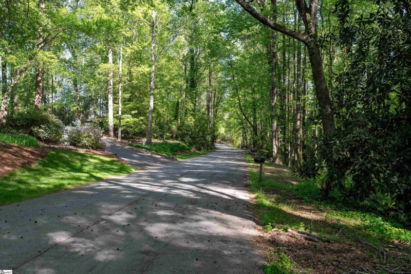 Property image 3 of 6 Stratton Place in Huntington, Greenville, SC 29615