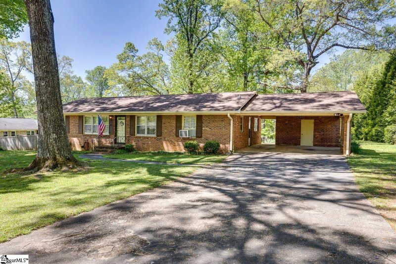 Property image 2 at 10 Whitman Drive, Taylors, SC 29687