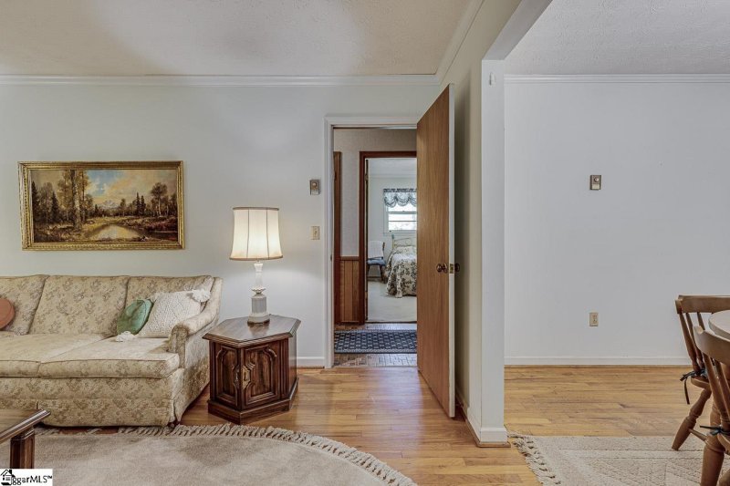 Property image 3 at 10 Whitman Drive, Taylors, SC 29687