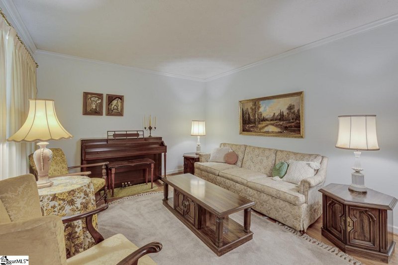 Property image 4 at 10 Whitman Drive, Taylors, SC 29687
