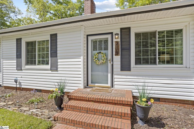 Property image 2 of 210 Keith Drive in Overbrook, Greenville, SC 29607