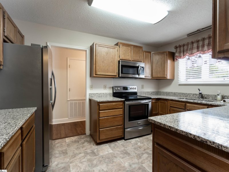 Property image 3 at 234 Lakeside Circle, Greenville, SC 29615-5323