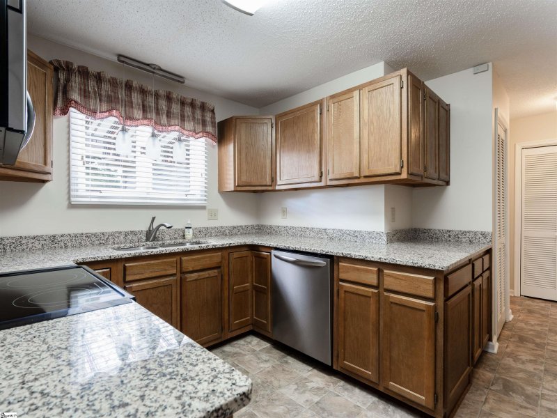 Property image 4 at 234 Lakeside Circle, Greenville, SC 29615-5323