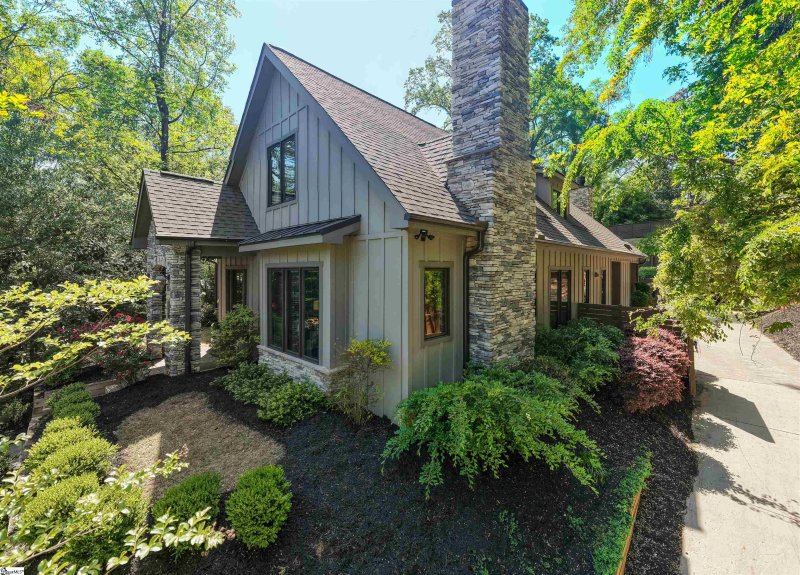 Property image 2 at 715 Bennett Street, Greenville, SC 29609