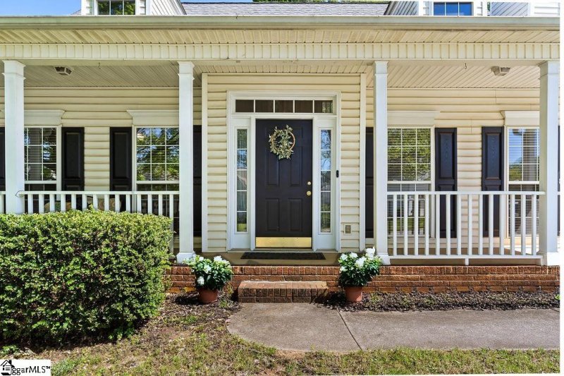 Property image 2 at 8 Glencove Court, Simpsonville, SC 29681