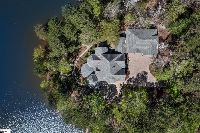 Property image 2 of 246 E Waters Edge Lane in Waters Edge, West Union, SC 29696