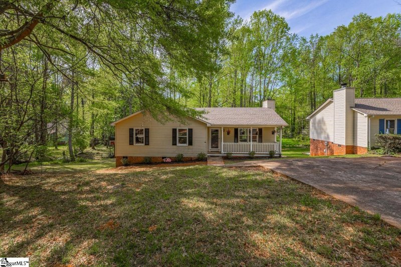 Property image 3 of 1012 Ken S Place in Peppertree, Taylors, SC 29687-4457