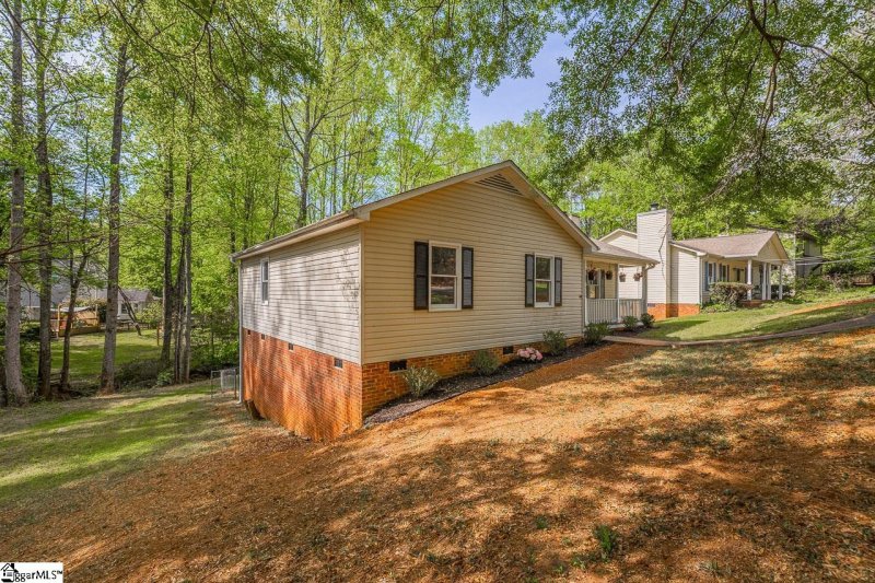 Property image 4 of 1012 Ken S Place in Peppertree, Taylors, SC 29687-4457