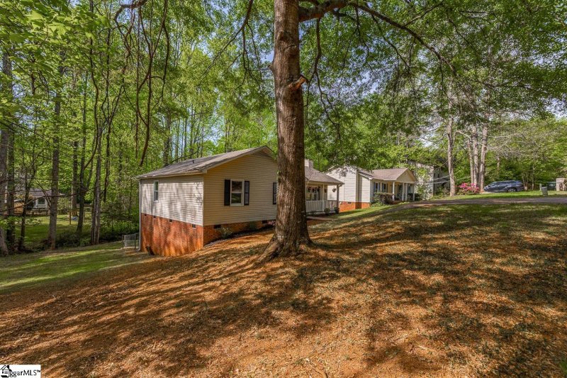 Property image 5 of 1012 Ken S Place in Peppertree, Taylors, SC 29687-4457