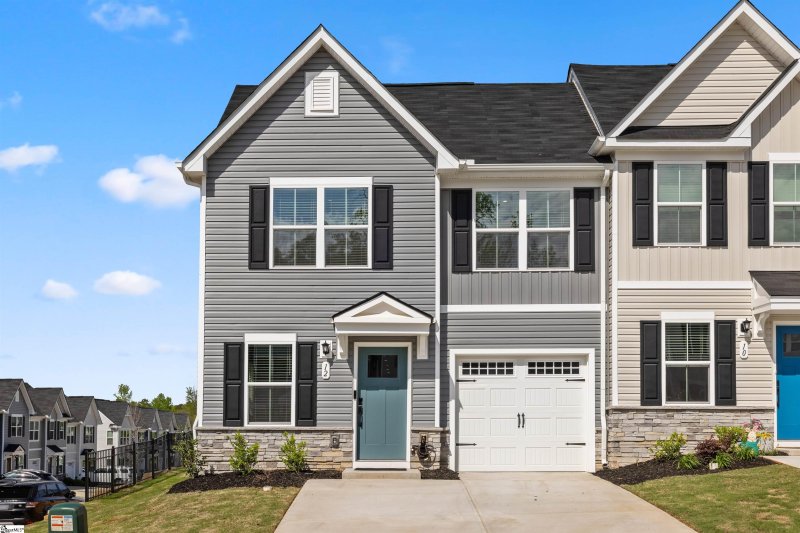 Property image 2 at 12 Hargrove Court, Greenville, SC 29617