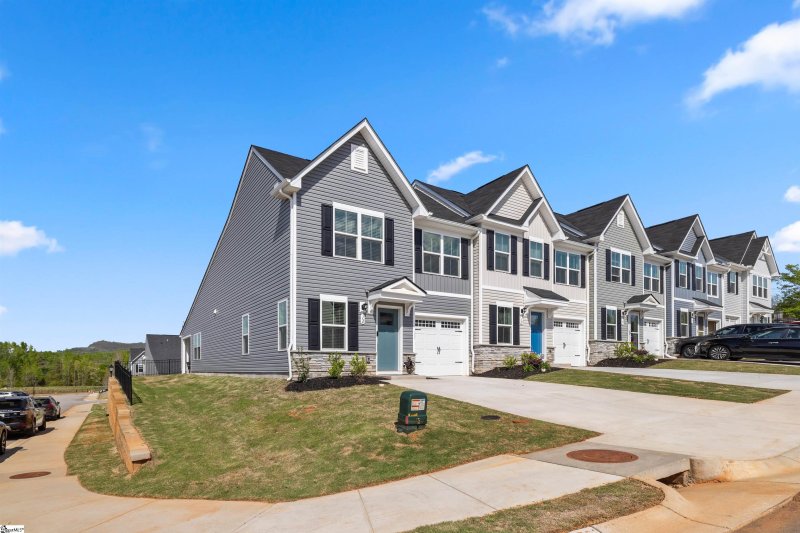 Property image 3 at 12 Hargrove Court, Greenville, SC 29617