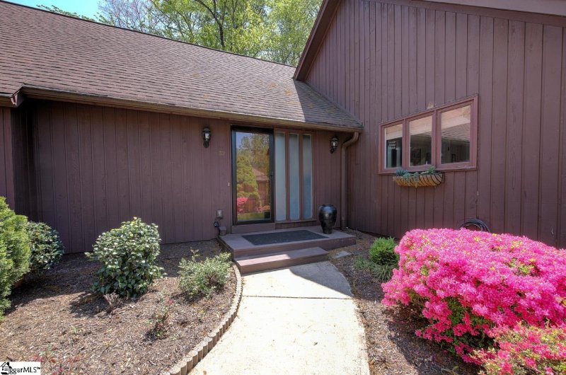 Property image 2 of 32 Creekside Way in Creekside Villas, Greenville, SC 29609